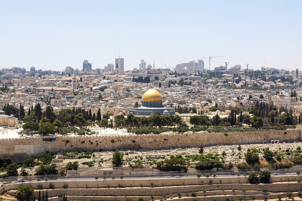 pixabay jeru.jpg?resize=1200,630 - Israël bombarde pour déjouer une cyberattaque