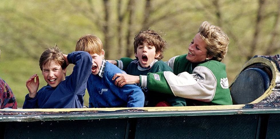 princess diana alton towers 1494589986 e1559203488352.jpg?resize=412,275 - 20 Photographies That Prove How Special Princess Diana Was