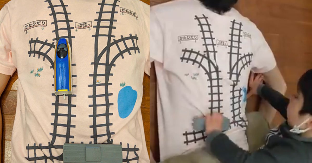 this genius dad created a t shirt to inspire his kid to give him a back massage.jpg?resize=1200,630 - This Genius Dad Created A T-shirt To Trick His Son To Give Him A Back Massage