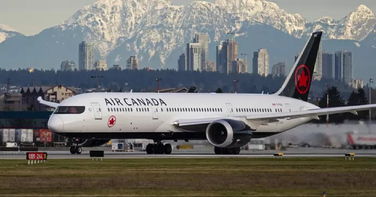 a3 18.jpg?resize=412,275 - A Woman Who Fell Asleep During Her Flight Woke Up To A Dark And Empty Plane