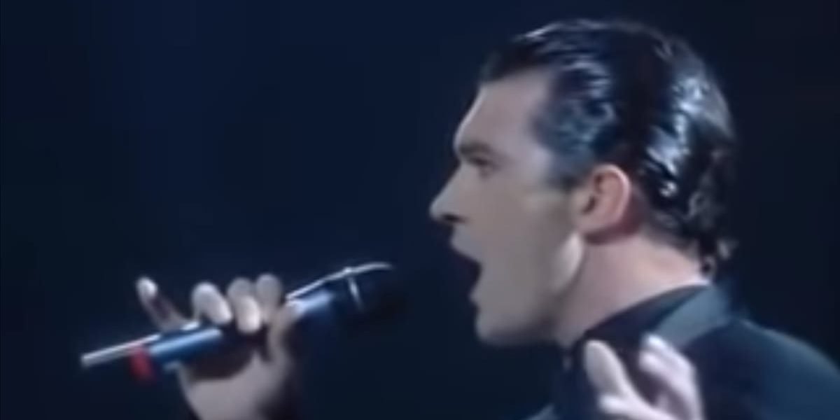 antonio1 e1561732899712.jpg?fit=1024%2C512&ssl=1&strip=all - Antonio Banderas - Spain's Greatest Actor Can Also Sing Brilliantly!
