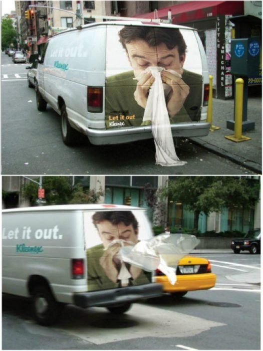 camión con publicidad de pañuelos faciales