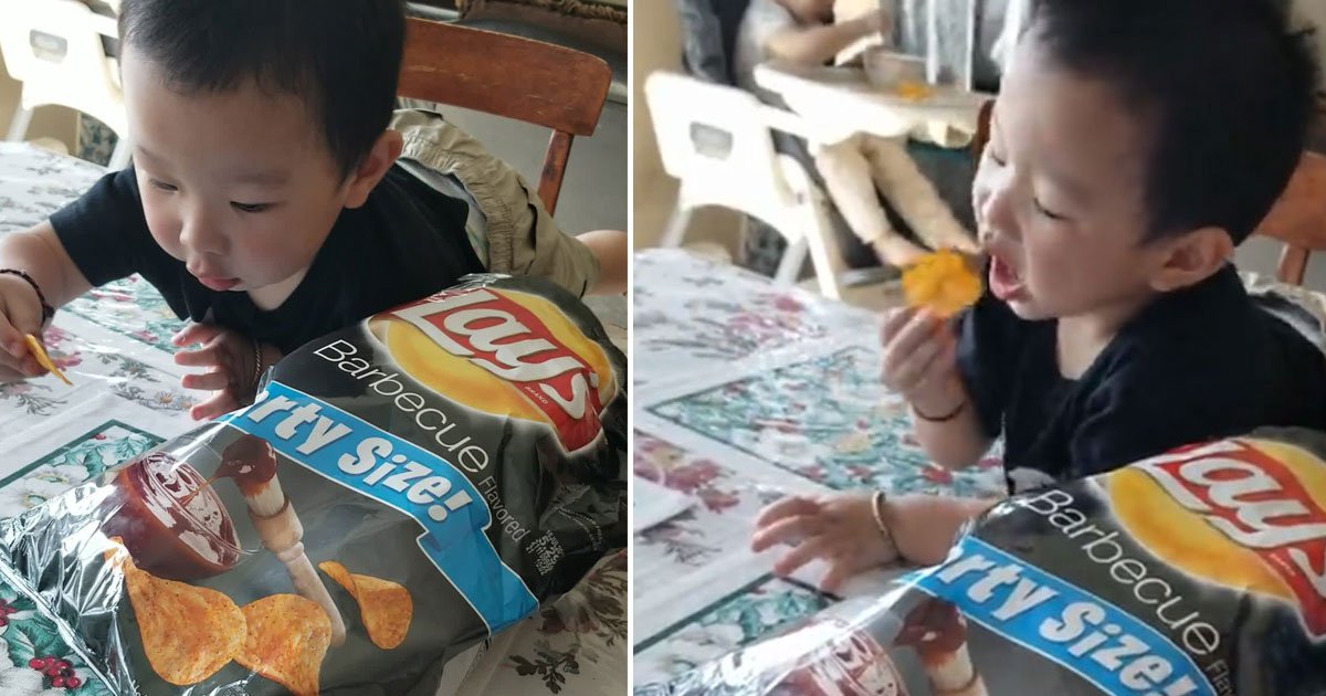 boys dip chips picture sauce.jpg?resize=1200,630 - Hilarious Video Of Two Brothers Dipping Their Chips Into The Picture Of A Bowl Of Barbecue Sauce As If The Sauce Is Real