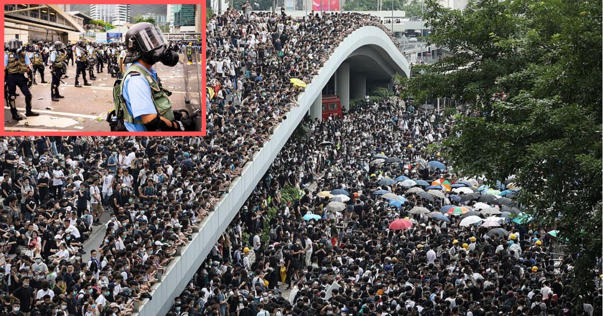 d2 8.png?resize=412,275 - The Hong Kong Authorities Close Government Offices After Riot Police and the Crowd Starts Clashing Over New Extradition Bill