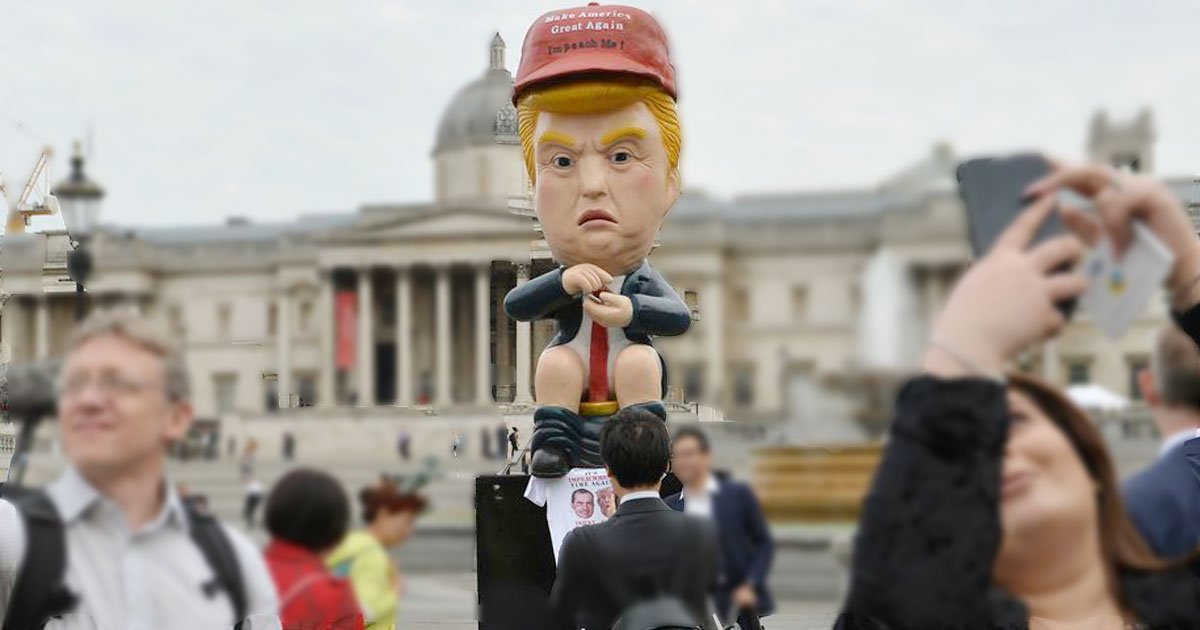 dump trump robot.jpg?resize=412,275 - 16ft Talking Robot Of President Donald Trump Sitting On A Gold Toilet Appeared In London