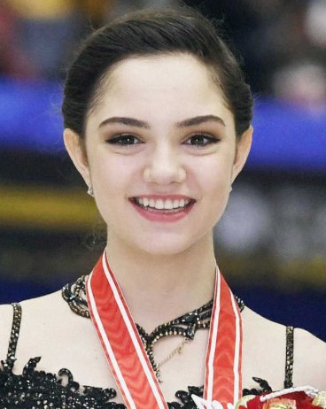 日本人はお前が嫌い と中傷されたメドベージェワ選手に対し 安藤美姫が粋な計らい 大反響の声とは Hachibachi 日本人はお前が嫌い と中傷されたメドベージェワ選手に対し 安藤美姫が粋な計らい 大反響の声とは Hachibachi