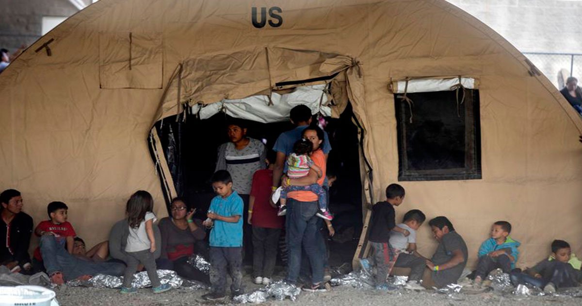 investigators discovered immigrant kids and families have no access to shower in border camps.jpg?resize=1200,630 - Investigators Discovered That The Border Camps For Immigrant Kids And Families Are In Harsh Conditions