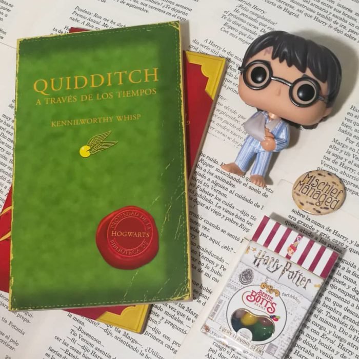 Portada dle libro inspirado en Harry Potter Quidditch a través de los tiempos