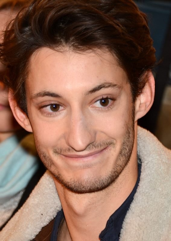 pierre niney avp 2013.jpg?resize=412,232 - Pierre Niney dans la saison 4 de Dix pour cent