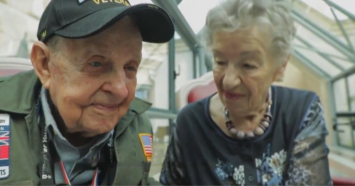 s1 9.png?resize=1200,630 - Un ancien combattant américain qui a servi en France a été réuni avec son amante après 75 ans