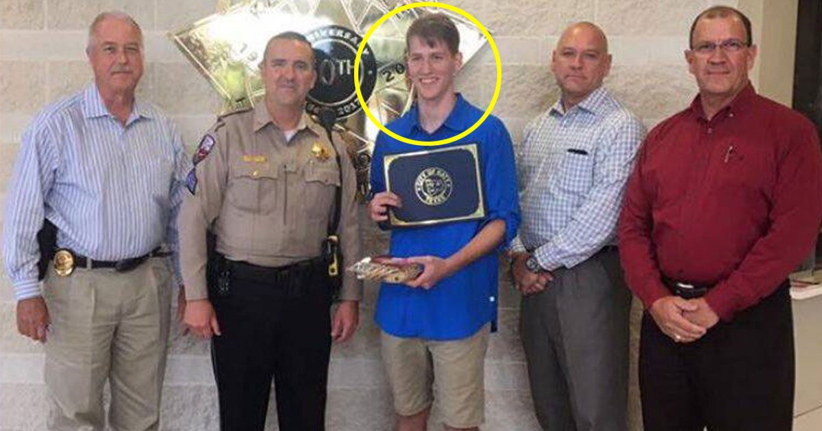 teen was threatend to get suspended after offering to pay for an officers cookie.jpg?resize=1200,630 - Teen Almost Got Fired From His Job For Offering To Pay For A Police Officer's Cookie