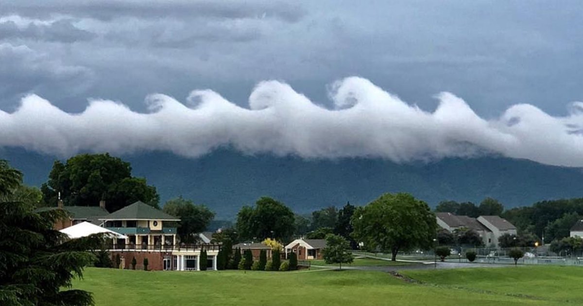 y4 14.png?resize=412,275 - Mesmerizing Natural Cloud Structure Spotted Over Smith Mountains