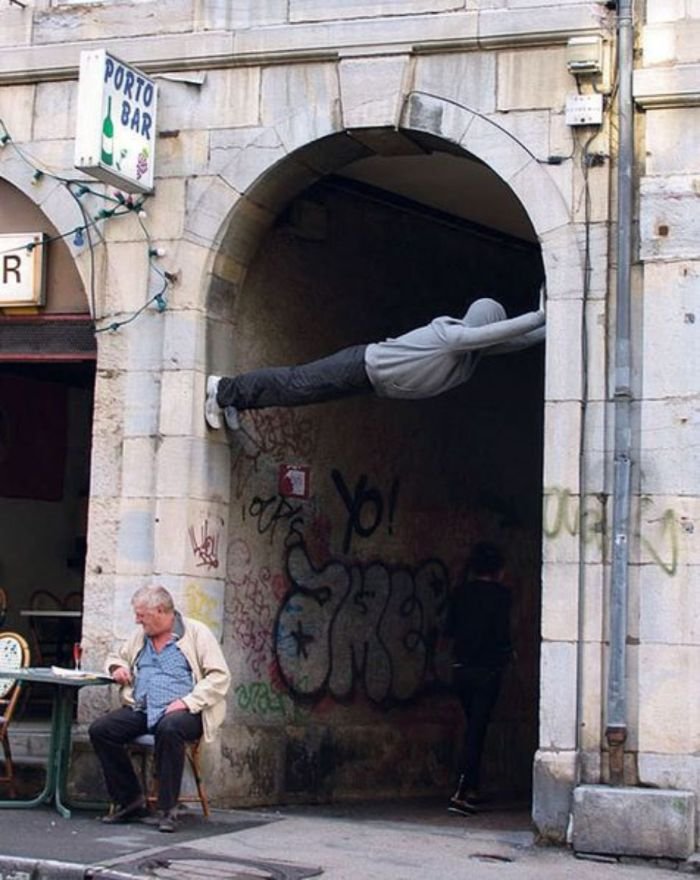 Mannequins-City-Street-Art-Installation-Trolling-Sculptor-Artist-Mark-Jenkins