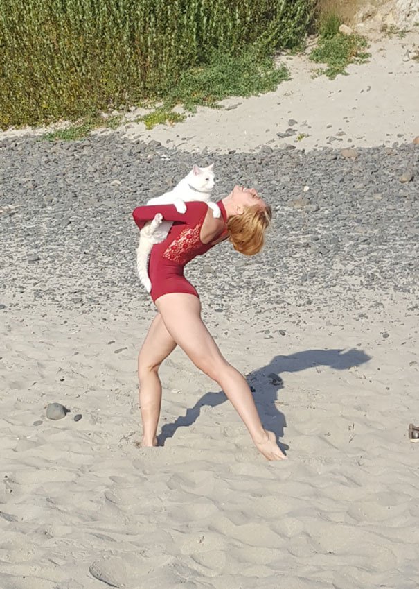 We Took My Cat To The Beach And There Happened To Be A Professional Dancer Having A Photo Shoot