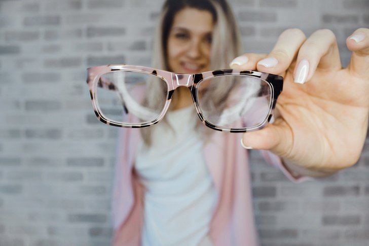 Tips para limpiar y mantener tus lentes como nuevos
