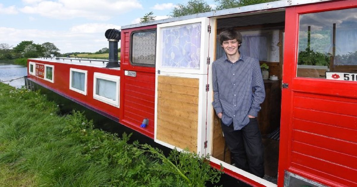 b4 1.jpg?resize=412,275 - A Teenager Converted A Shabby Canal Boat Into A Luxury Holiday Home For His Mom And Sister