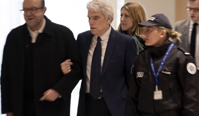 bernard tapis.jpg?resize=412,232 - Bernard Tapie sort indemne de l'affaire du Crédit Lyonnais: il n'ira pas en prison