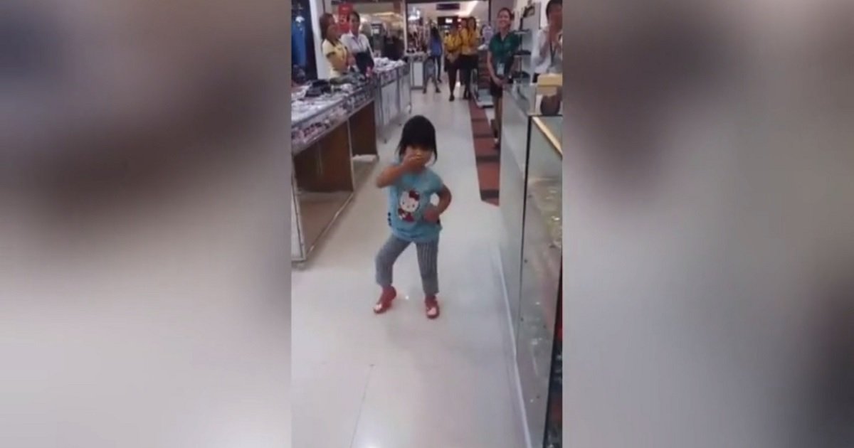 d3 1.jpg?resize=412,232 - A Toddler's Adorable Dance Moves Stunned Shoppers And Brought The Shop Floor To A Standstill