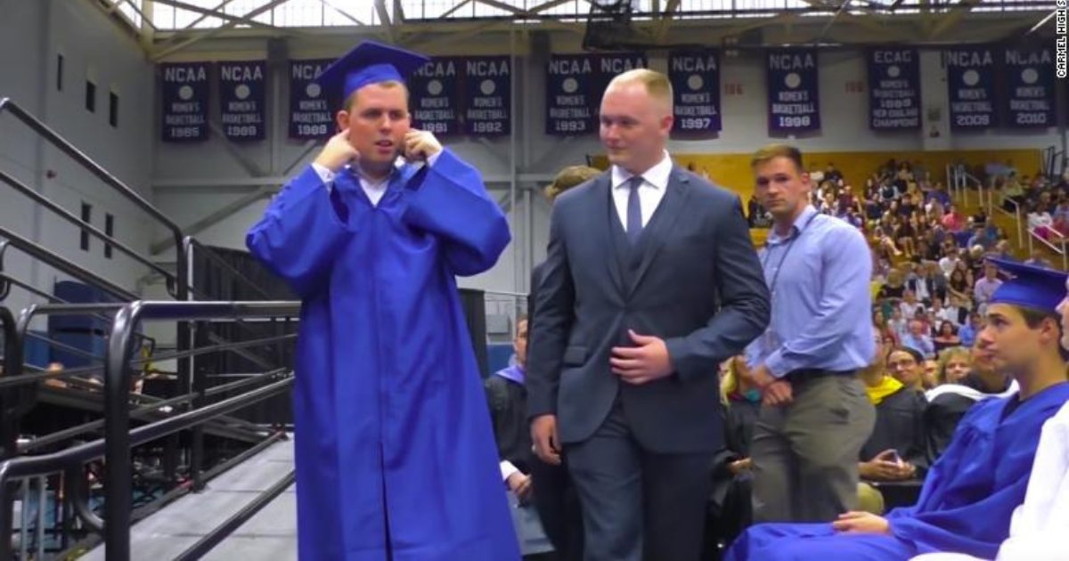 d3 11.png?resize=412,275 - High School Students Gave the Best Graduation Surprise to their Classmate and his Family