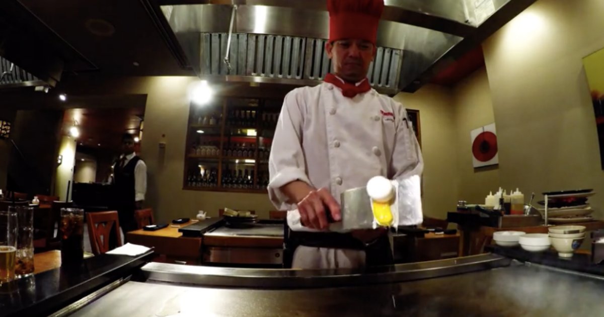 d4 14.png?resize=412,275 - A Teppanyaki Chef Performs Different Tricks Using Eggs