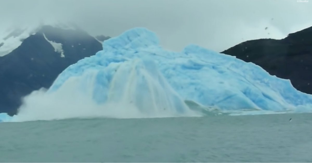 d5 16.png?resize=1200,630 - Footage Captures Enormous Iceberg Flipping Over In Sea