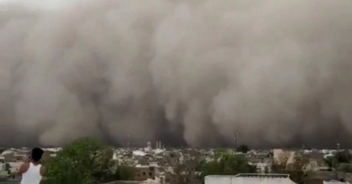 d5 7.png?resize=1200,630 - Frighteningly Massive Dust Storm Over India Was Captured On Video