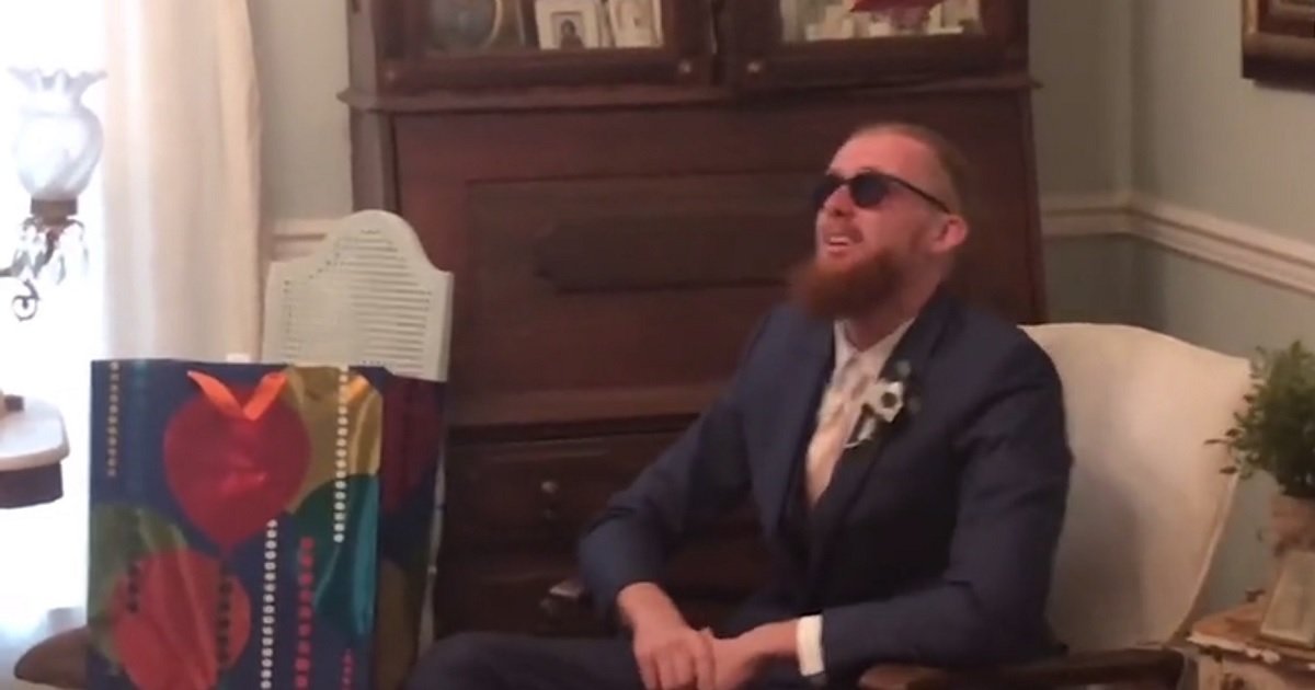 g3.jpg?fit=1024%2C538&ssl=1&strip=all - Colorblind Groom Was Moved To Tears When His Bride Gave Him A Pair Of Glasses That Let Him See Colors As A Wedding Gift