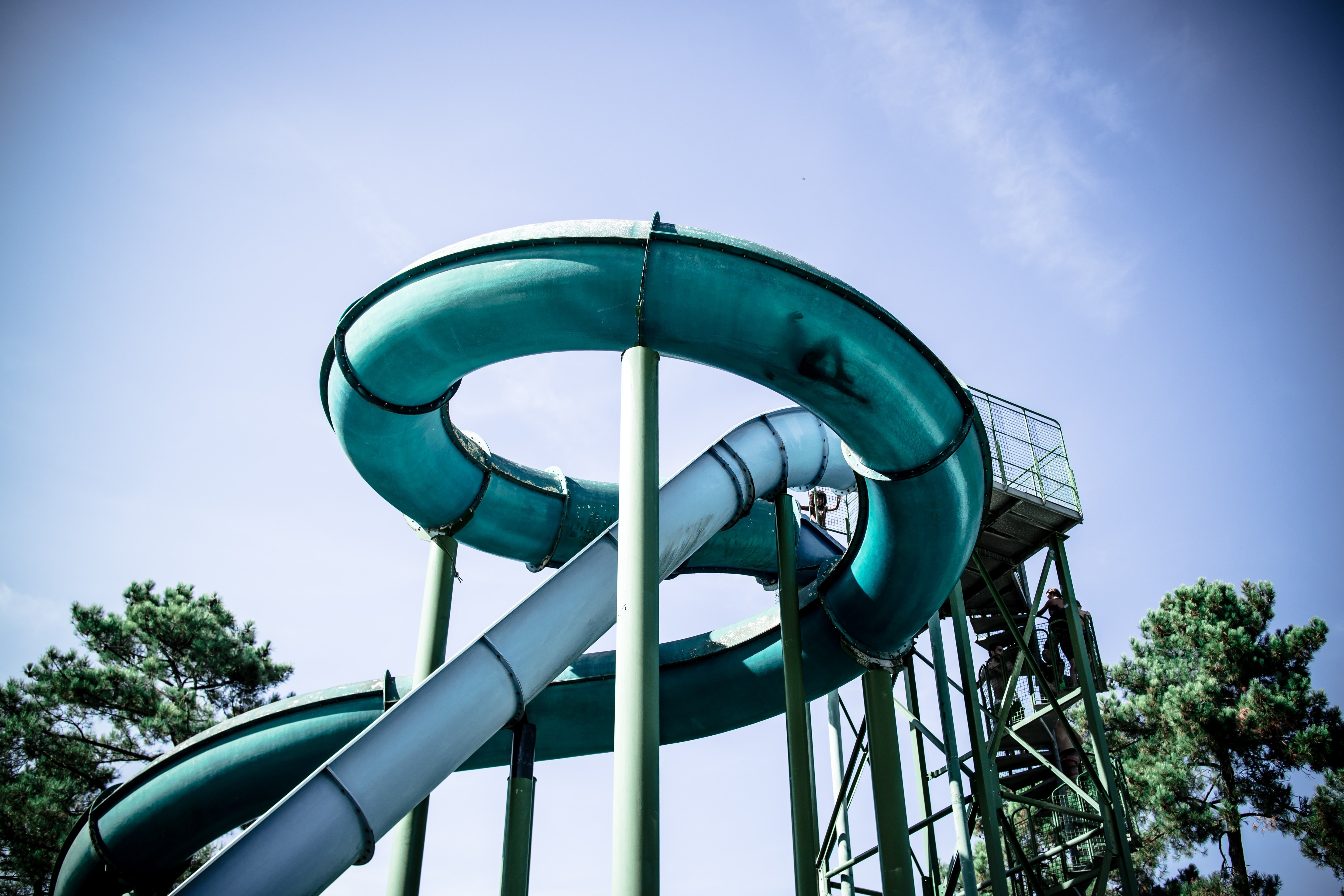 iker urteaga gixumw8wsoc unsplash.jpg?resize=412,232 - Dans le Var, deux vacanciers ont été éjectés du toboggan d'un parc aquatique