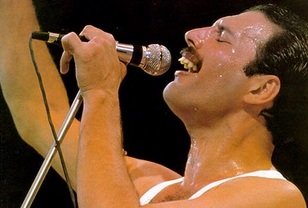 queen.jpg?resize=412,275 - Queen: Bohemian Rhapsody devient la chanson la plus "streamée" du 21ème siècle