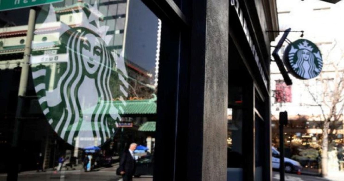 s4.jpg?resize=1200,630 - Police Officers Were Allegedly Told To Leave Starbucks Because A Customer "Did Not Feel Safe"