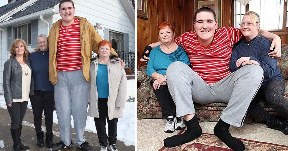 tallest man.jpg?resize=412,275 - 7ft 9in Man - Who Was Once Crowned The ‘World’s Tallest Teen’ - Got His Very First Job