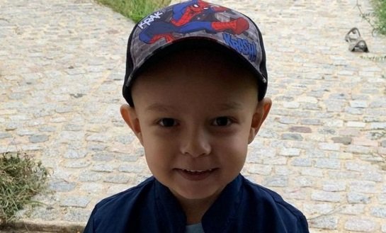 tiago.jpg?resize=412,275 - Son fils est atteint d'un cancer, ses collègues lui offrent leurs RTT pour qu'elle reste a ses côtés