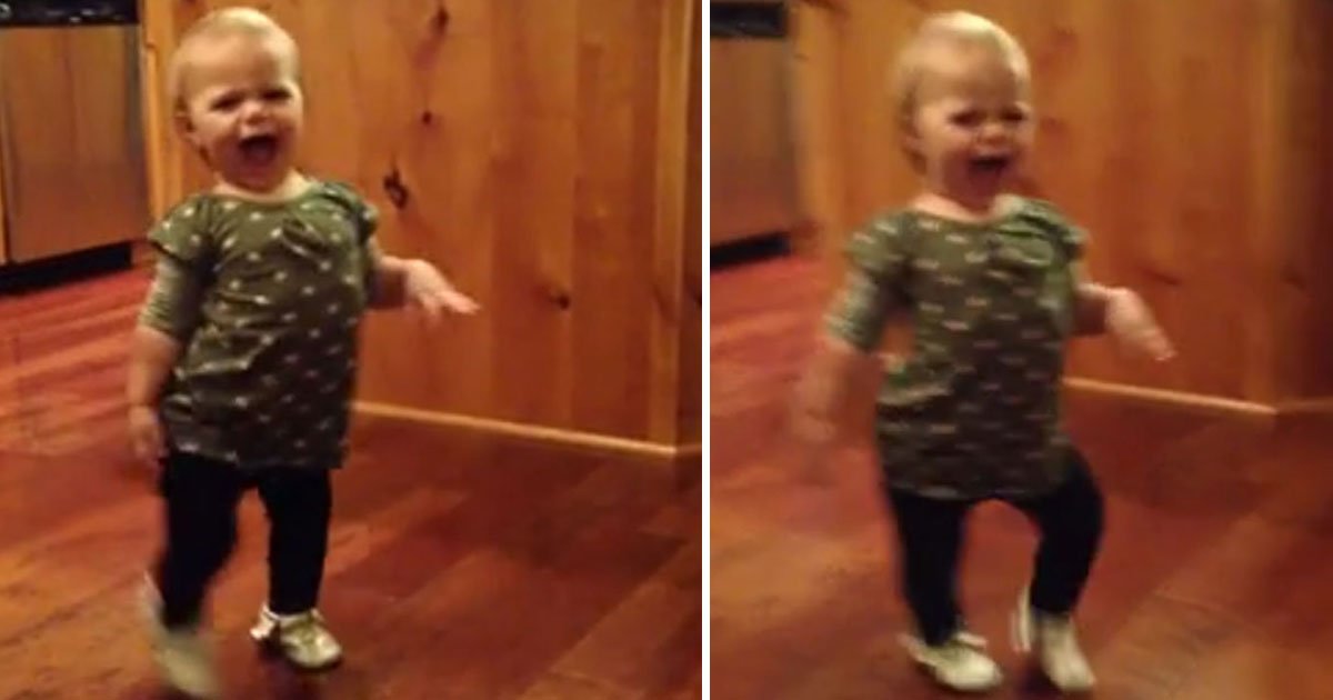 toddler imitates pregnant mom.jpg?resize=412,275 - Toddler Imitated Her Pregnant Mother’s Walk