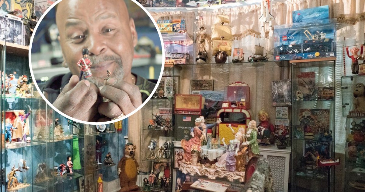 untitled design 14 1.png?resize=412,232 - Extreme Collector Proudly Displays His Collection Of Vintage Toys Worth $1.9 Million