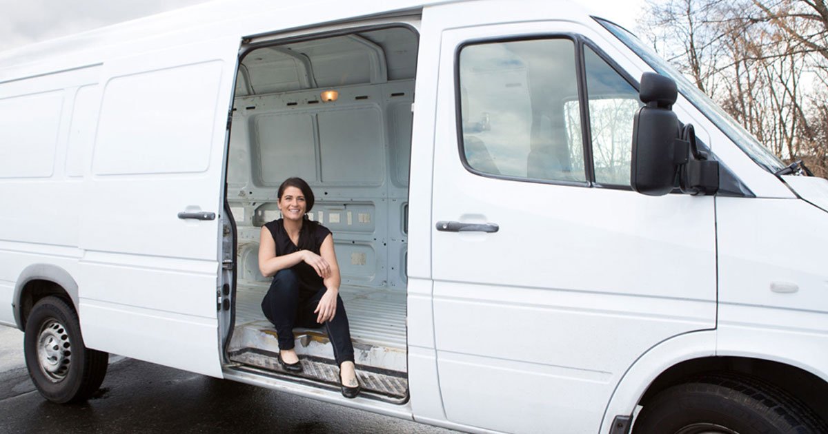 woman lives in van.jpg?resize=412,232 - 31-Year-Old Woman Stopped Paying Expensive Rents And Started Living Full-Time In A Van