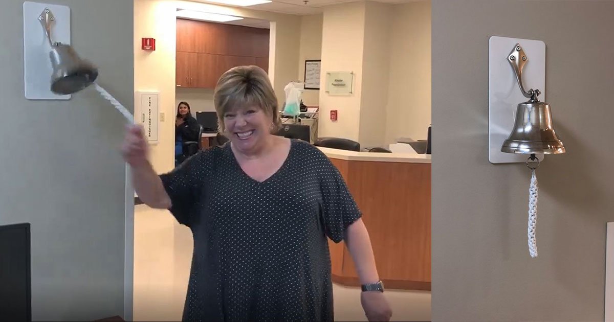 woman rang cancer free bell so hard that she accidentally breaks it after defeating breast cancer.jpg?resize=412,275 - A Woman Accidentally Broke The 'Cancer-Free Bell' In Excitement After Defeating Breast Cancer