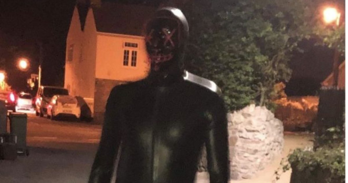 y3 11.png?resize=1200,630 - Men Dressed In Gimp Suit Arrested for Scaring Residents of UK Neighborhood