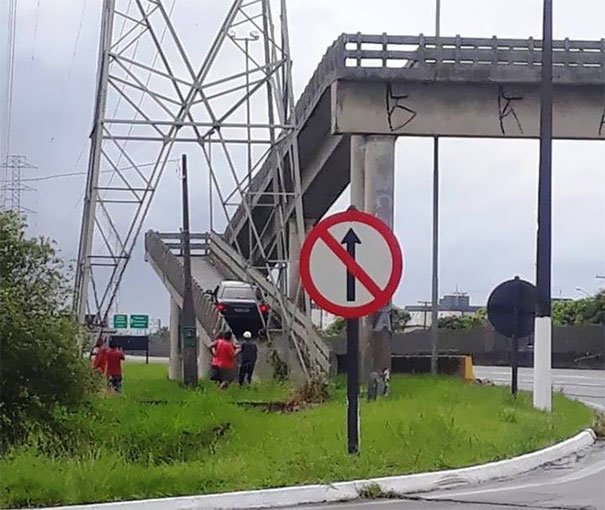 Driver Mistakes A Footbridge For An Overpass