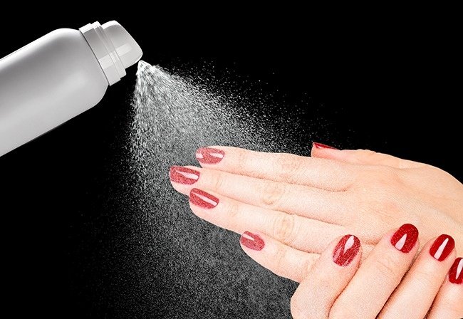 11 Maneras inesperadas de usar desodorante que te harán la vida más fácil