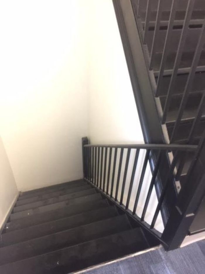 En cas d'incendie, utilisez les escaliers, ont-ils dit. Ne pas utiliser les ascenseurs, ils ont dit