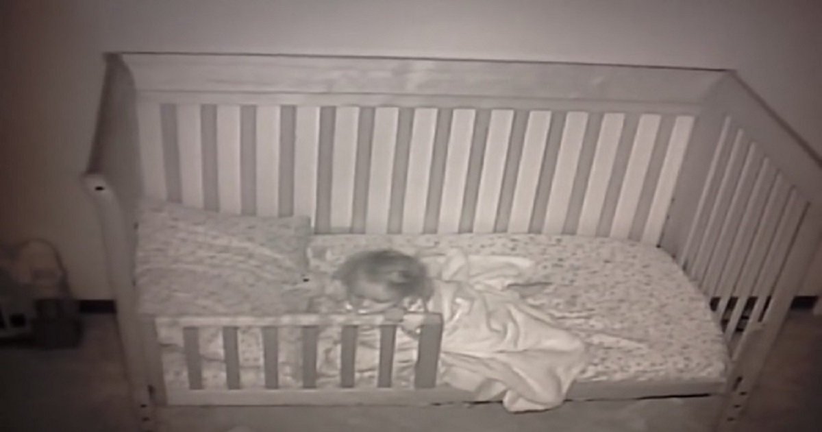 b3 12.jpg?resize=1200,630 - Baby Cam Showed A Little Girl Confused At Spending Her First Night In A Toddler Bed