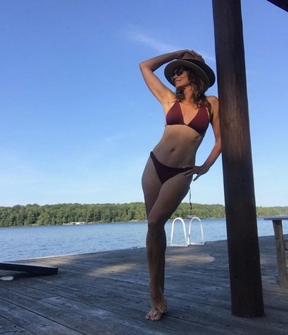 cindyc.jpg?resize=1200,630 - Cindy Crawford critiquée pour avoir posé en bikini sur Instagram