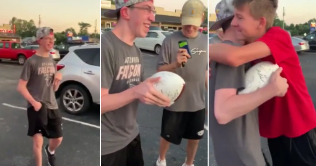 d 6 6.png?resize=412,275 - A Man Gets His Football Signed by the Kansas City Chiefs