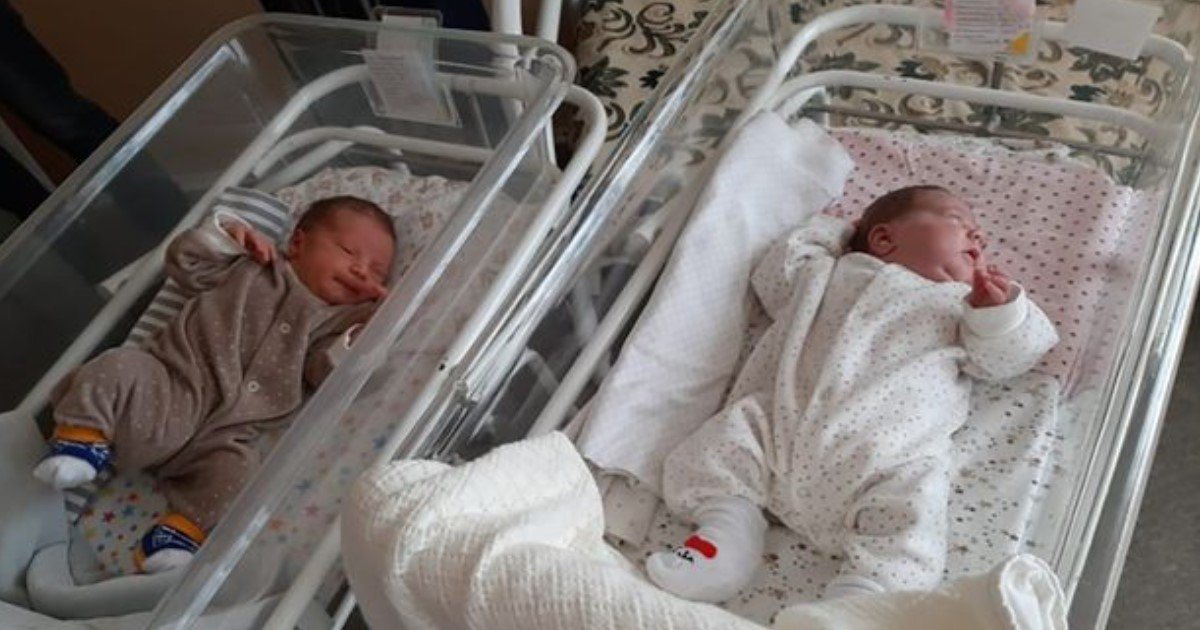 featured image 34.jpg?resize=412,232 - Mom Defied The Odds By Giving Birth To Her Second Twin 11 WEEKS After The First