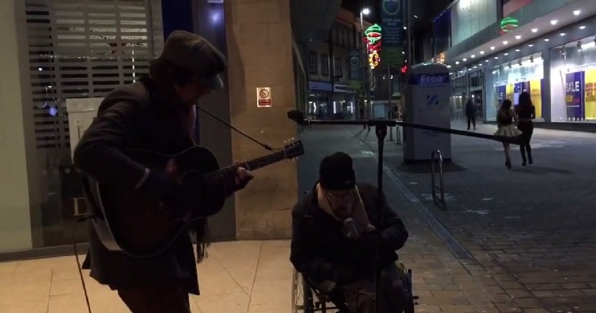 h3 5.jpg?resize=412,275 - Amazing Street Jam Happened When A Homeless Man Asked A Busker If He Can Sing With Him