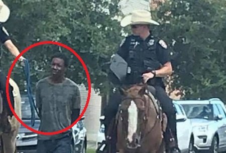 humiliationusa.jpg?resize=412,275 - Au Texas, des policiers attachent un Afro-Américain avec une corde