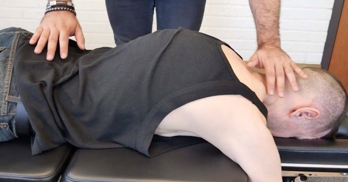 hunchbach treatment.jpg?resize=412,275 - Chiropractor Uses An Unusual Technique To Help Patients With Hunchback Condition