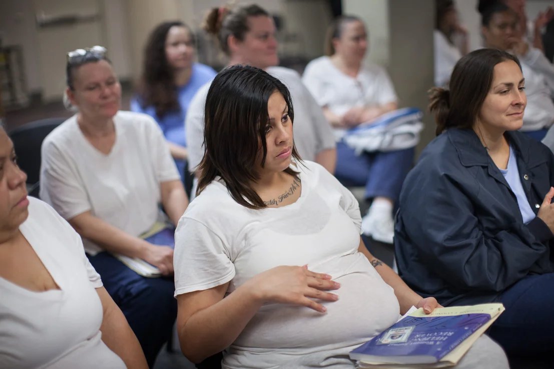 15 Photos That Show The Life Of Pregnant Women In Prison - Small Joys