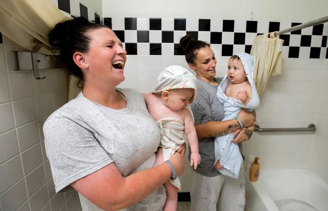 15 Photos That Show The Life Of Pregnant Women In Prison - Small Joys