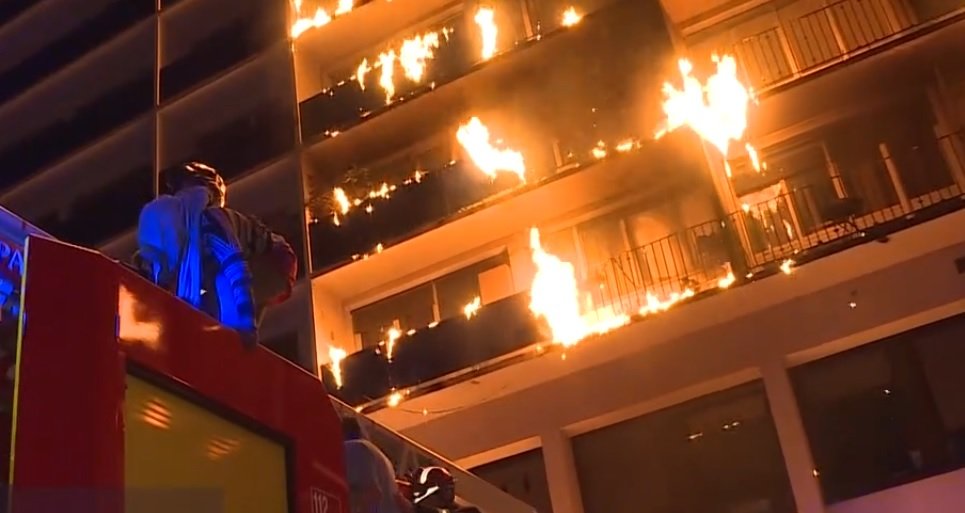 incendie creteil.jpg?resize=412,275 - L'hôpital Henri-Mondor de Créteil a été touché par un incendie qui a fait un mort et huit blessés.